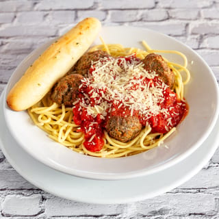 SPAGHETTI W/ MEATBALLS